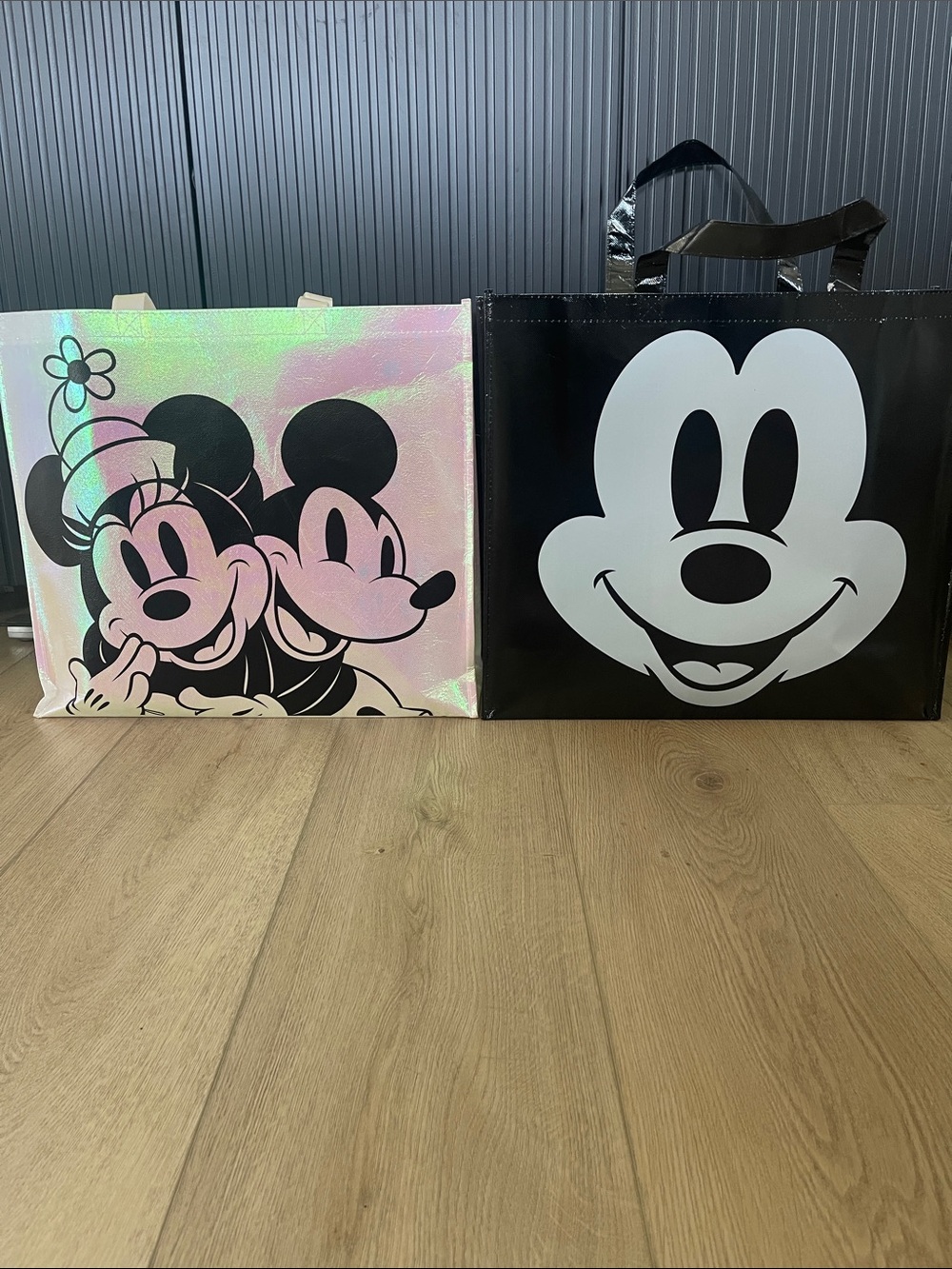 ❤️NEW!!!❤️ Mickey & Minnie Graphic Tote Bags and Mickey Mouse Black